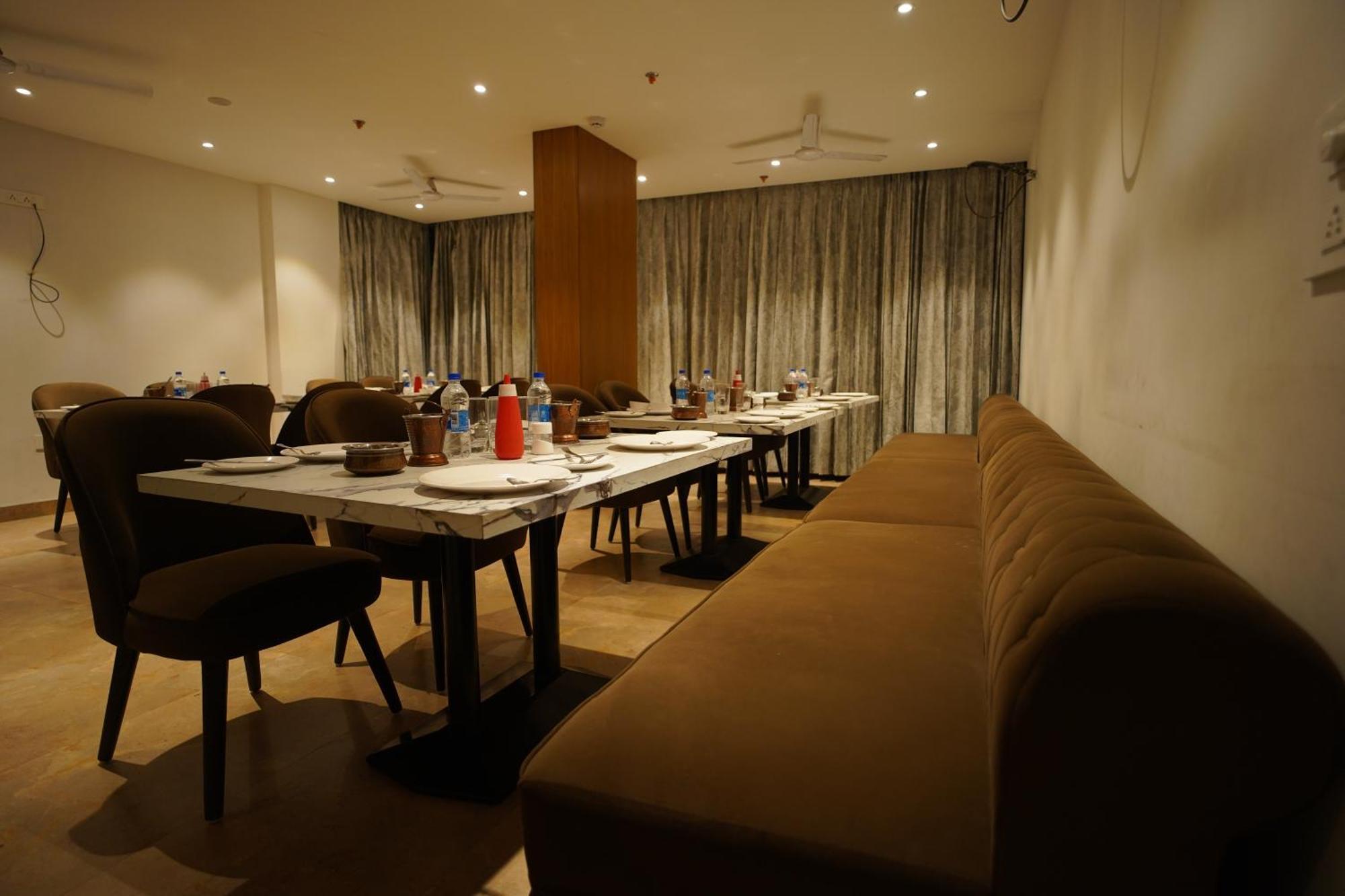 Hotel Mumbai House Express Udaipur Eksteriør bilde